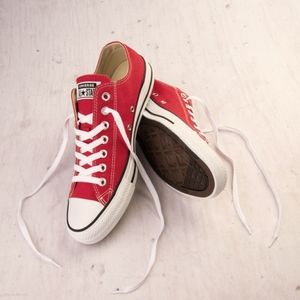 Price drop! Men's Converse, color red, size 11, In great condition